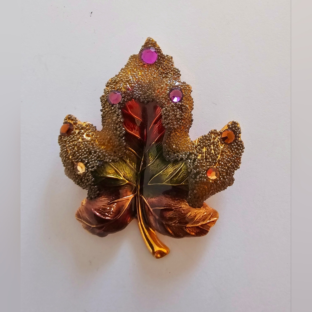 Absolutely gorgeous gold ombre gemstoned textured fall maple leaf brooch luxury!